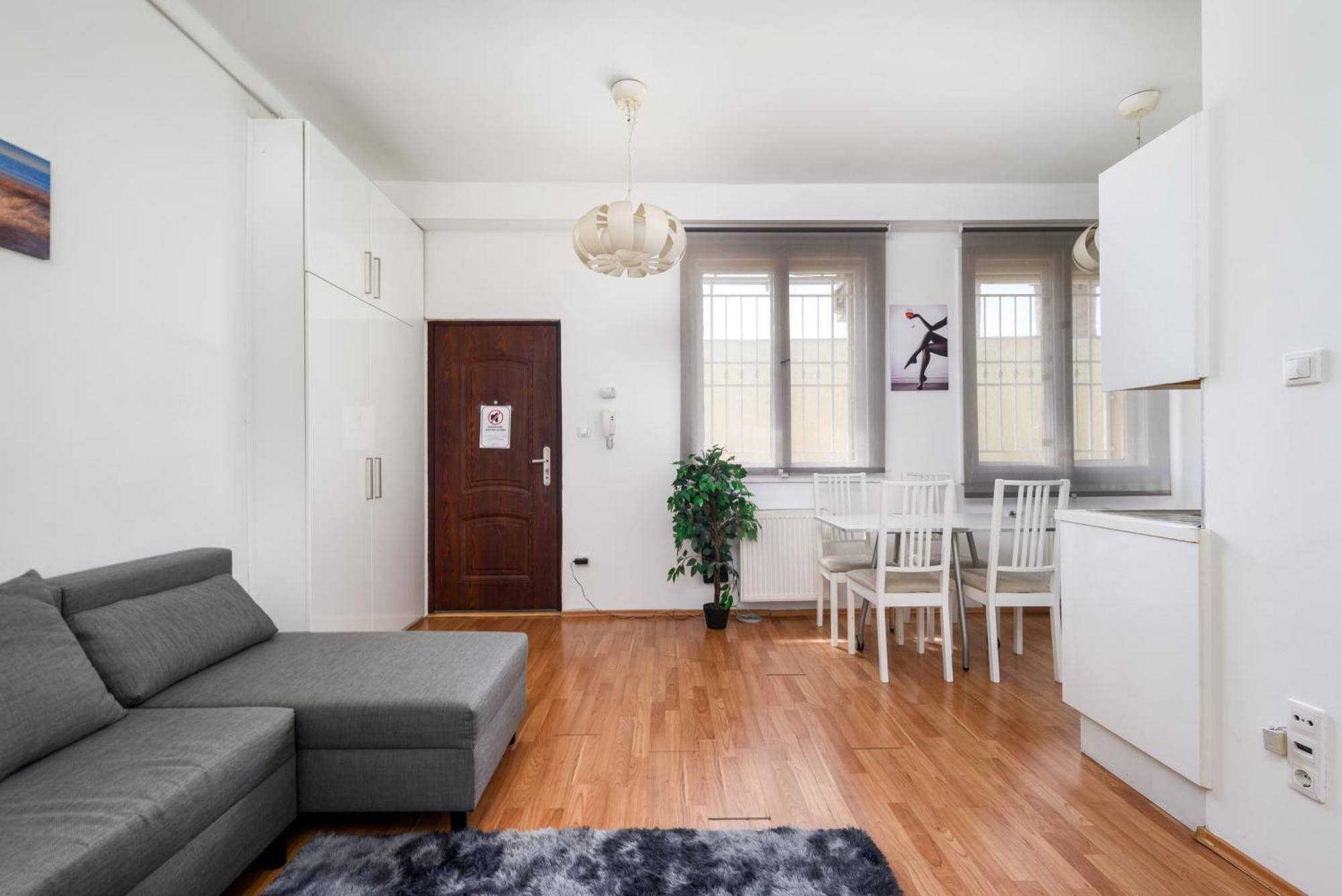 Fovam In Hear Of The Apartment