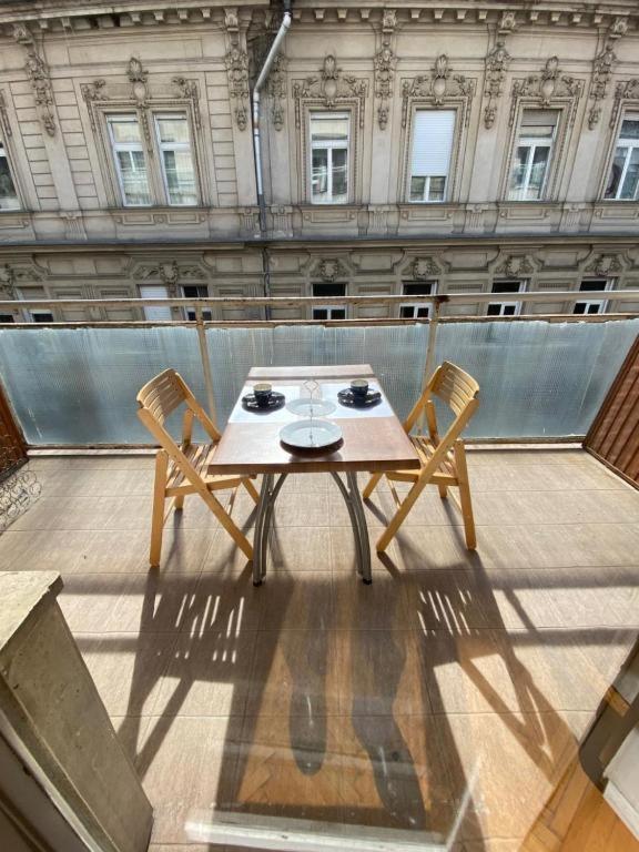 Place With Balcony *