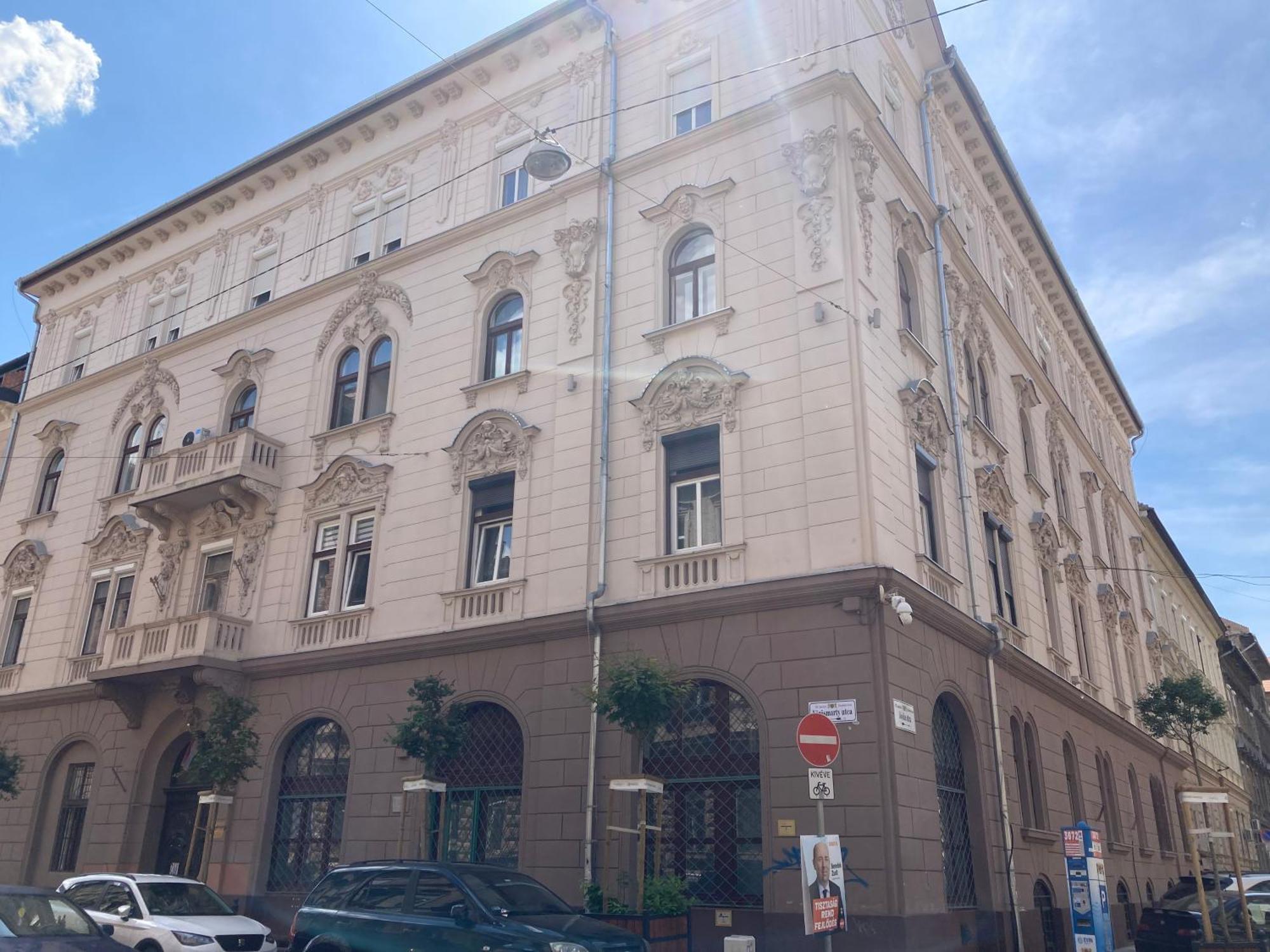 Voeroesmarty Downtown Appartamento *