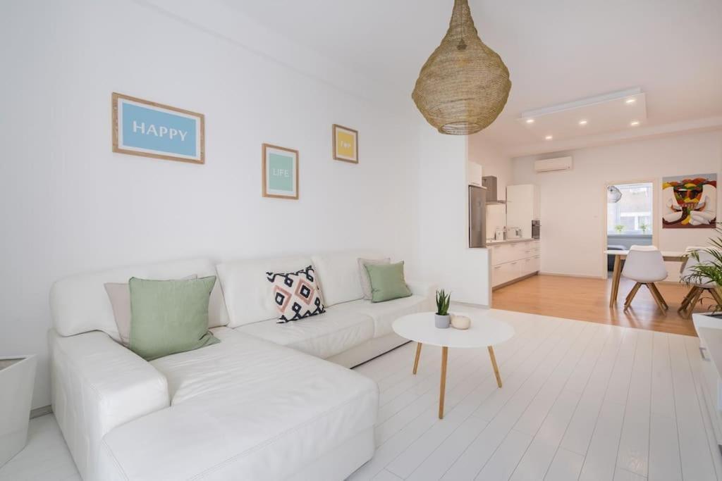 Modern And Minimalist In Downtown