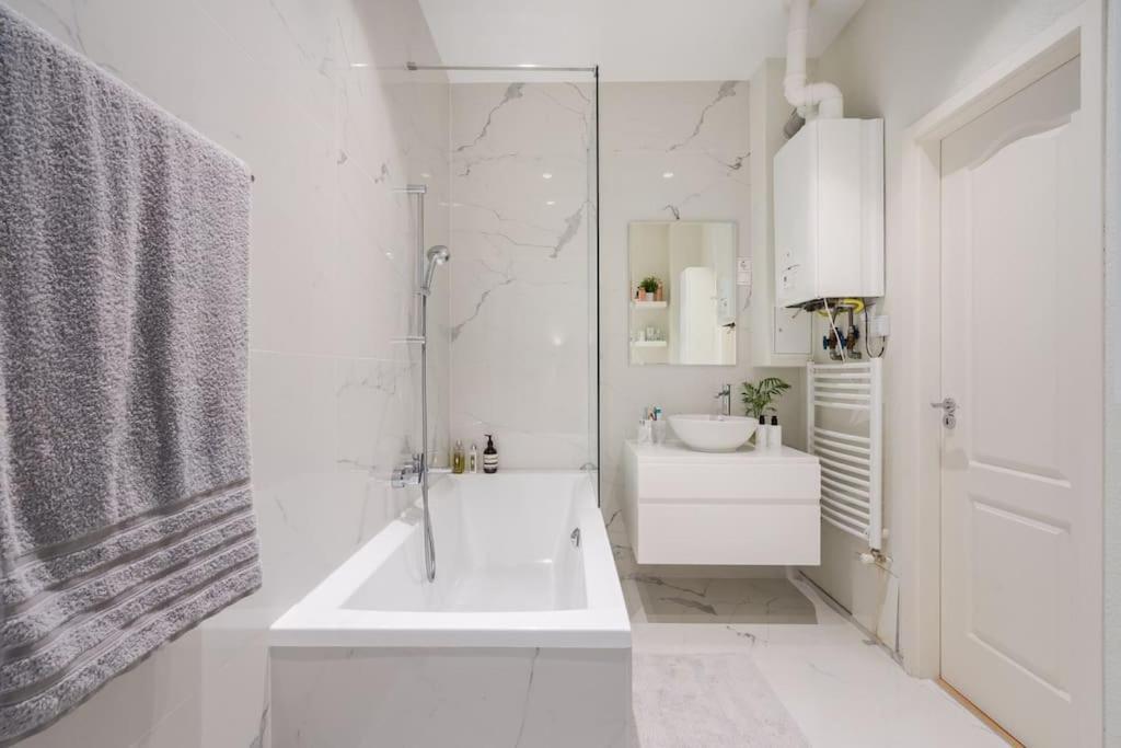 Appartamento Modern And Minimalist In Downtown