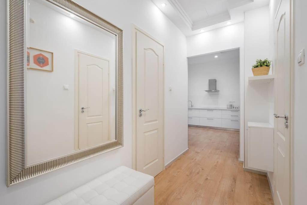 Modern And Minimalist In Downtown Appartamento *