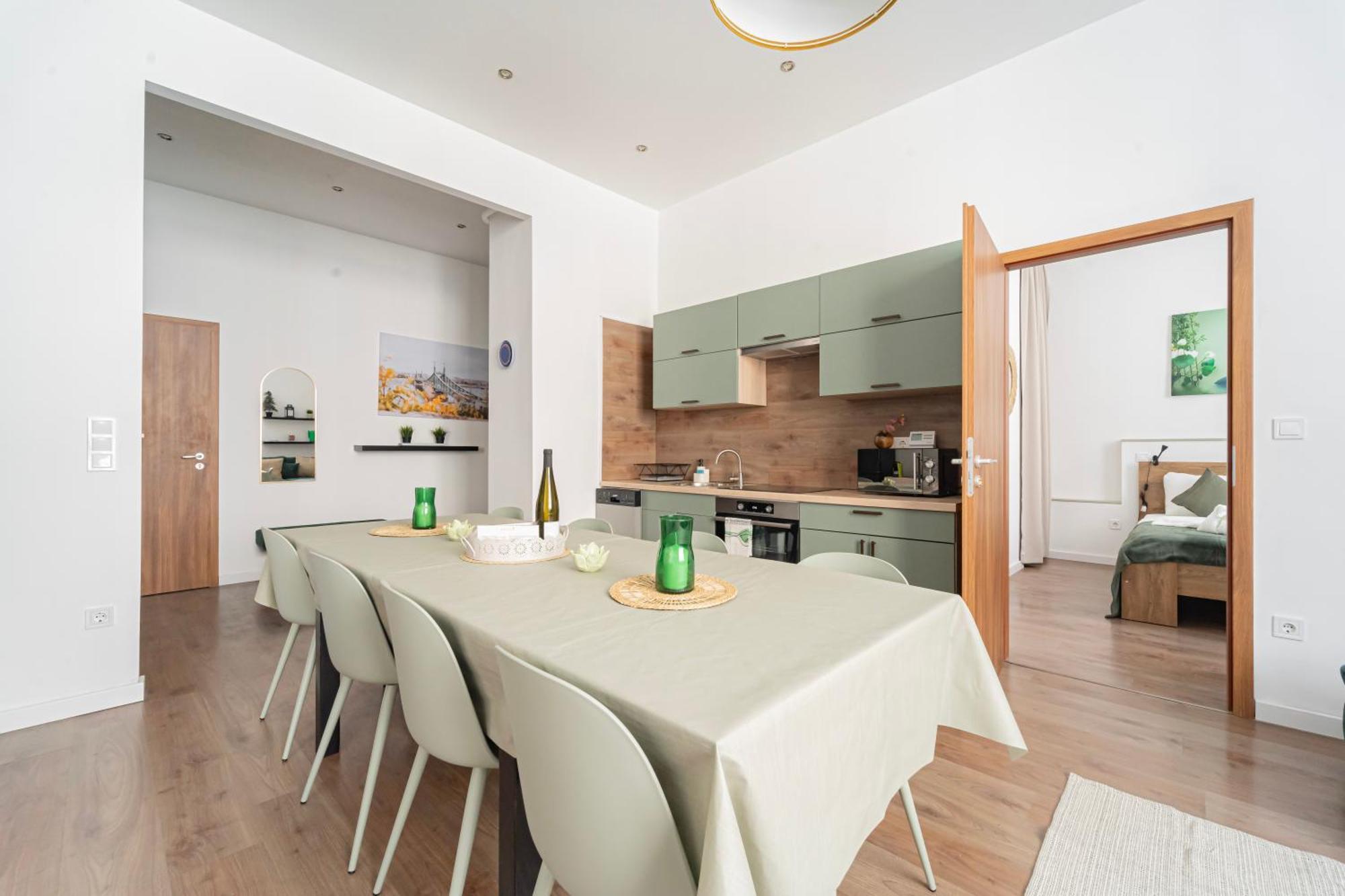 Premium With 4 Bedrooms 3 Bathrooms *