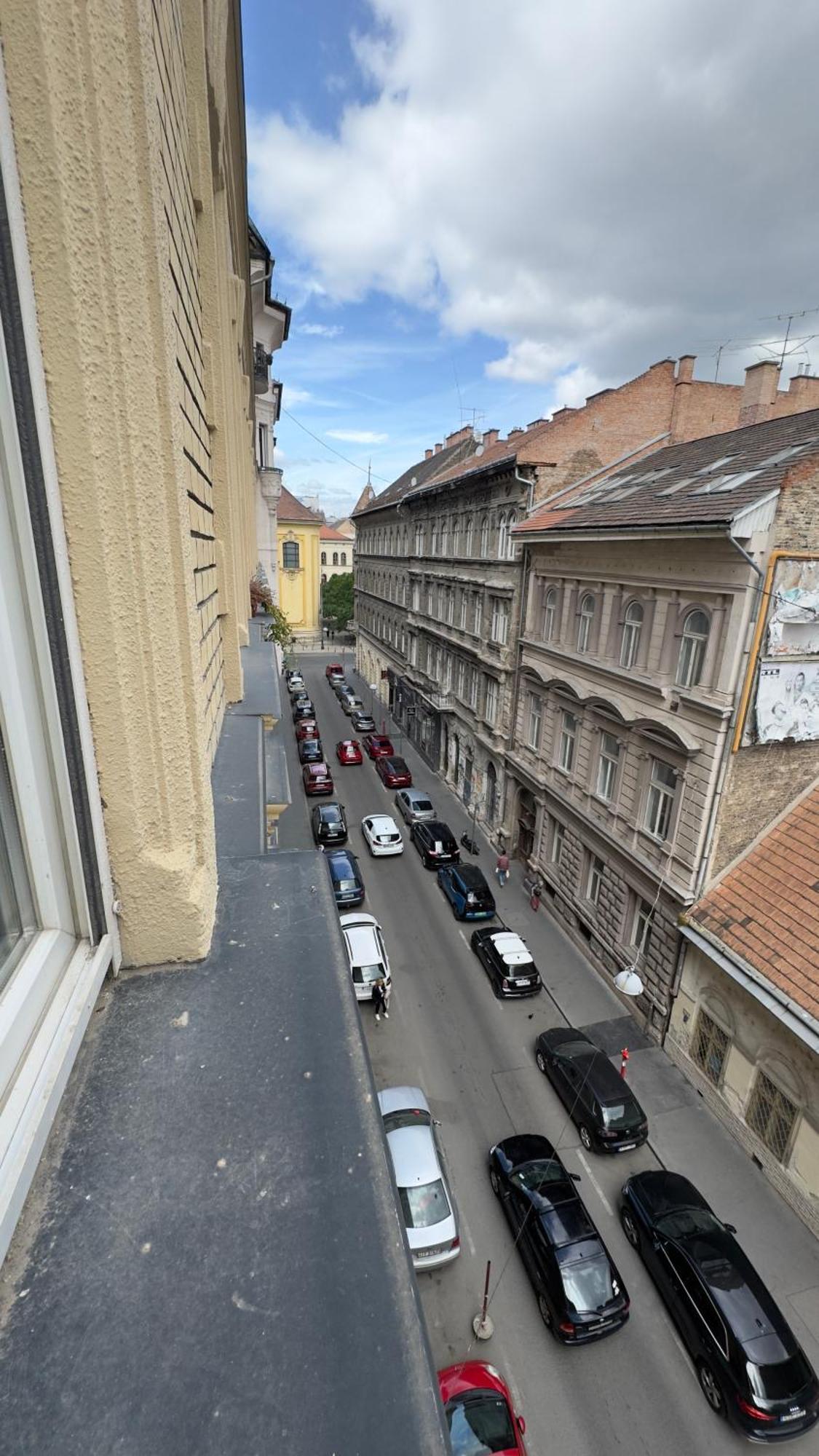 Vibes * Budapest