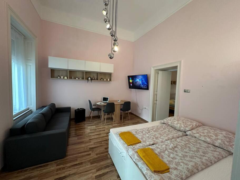 Fancy Cozy 2 Bdr Downtown