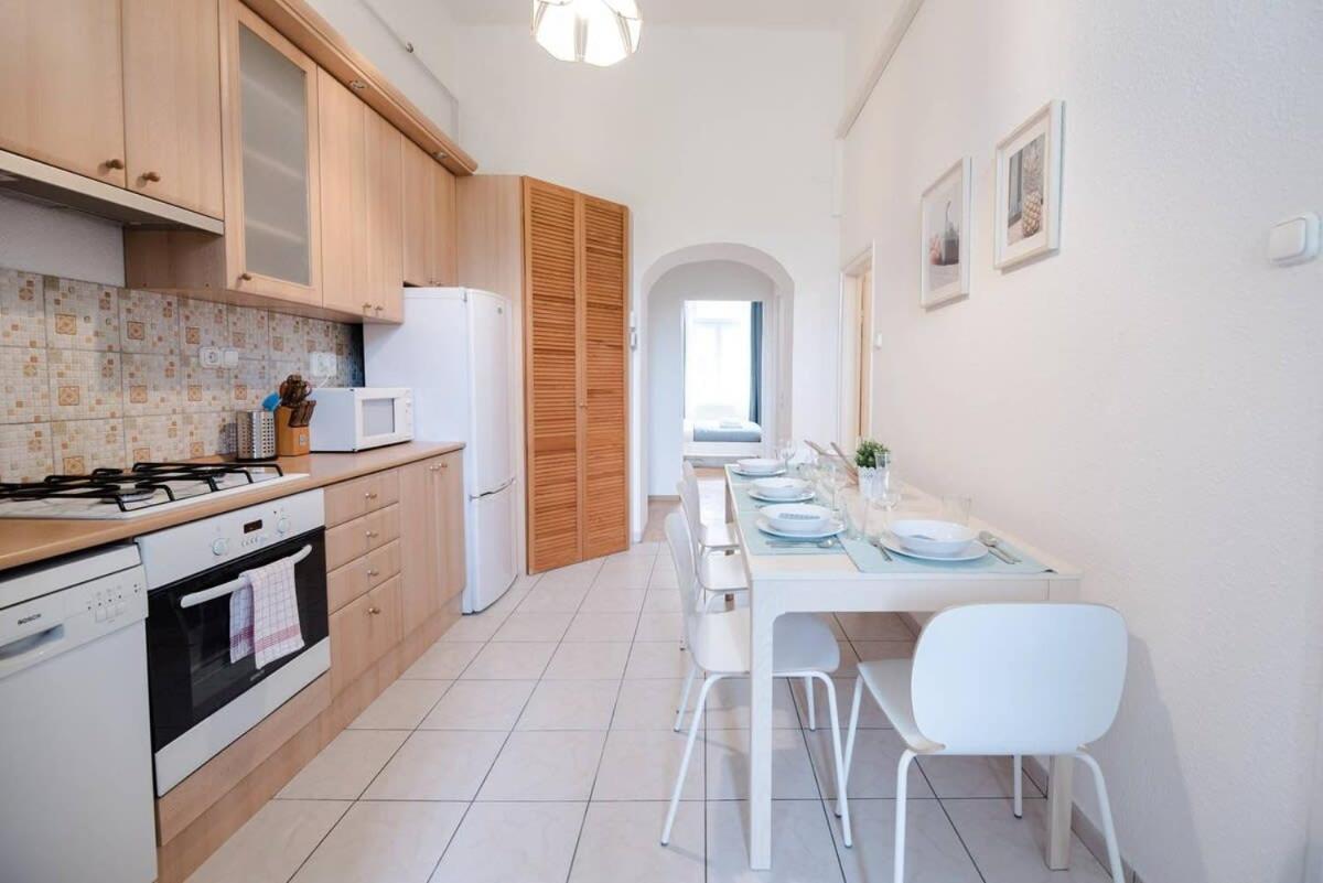 Apartman Excellent Location Lovely With Ac Budapest