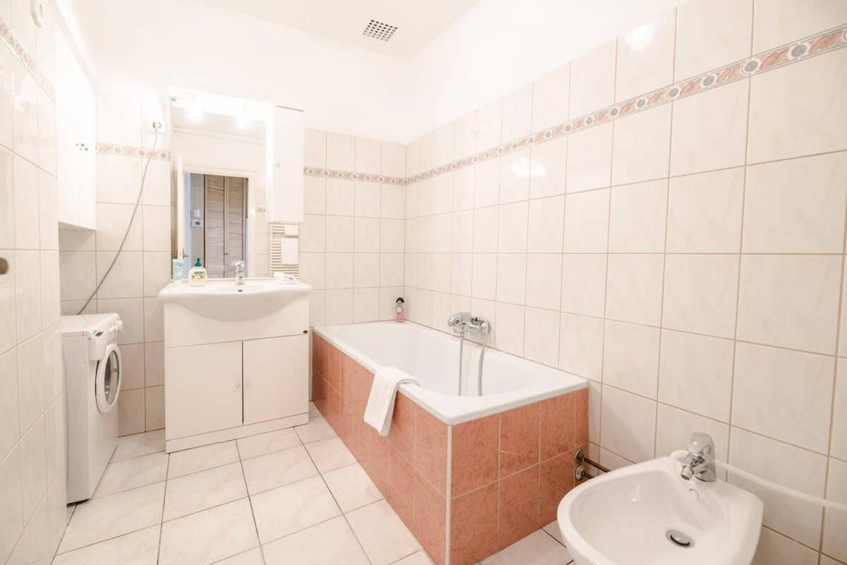 Excellent Location Lovely With Ac *