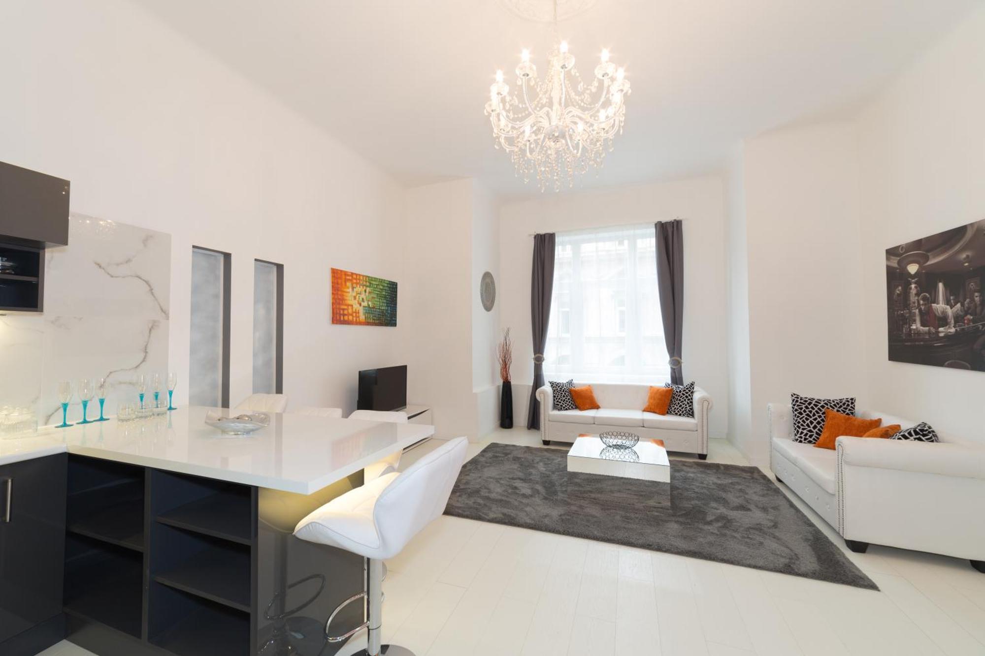 Best Seasons Downtown Apartment Budapest