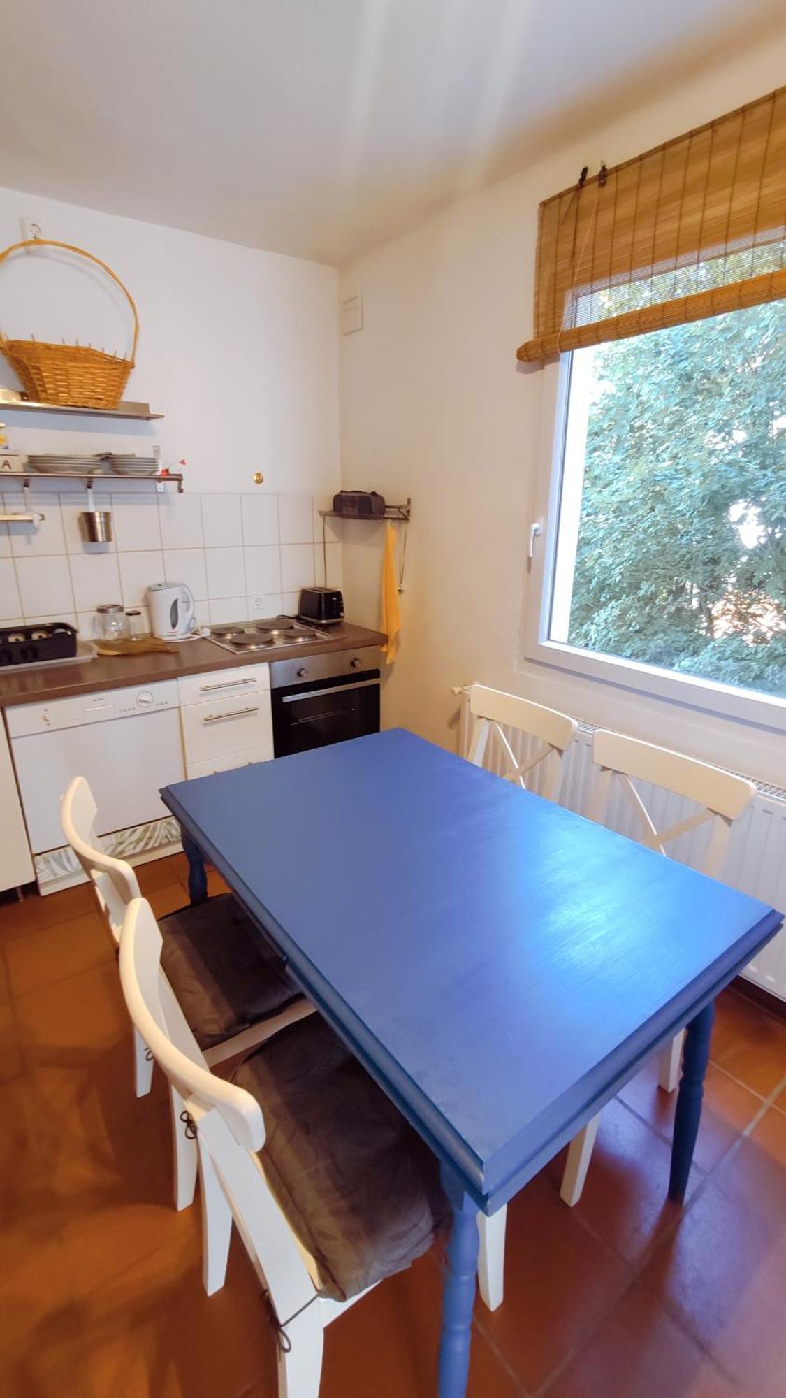 Romantic Two Bedroom In The Hills Of With Private Parking Apartment *