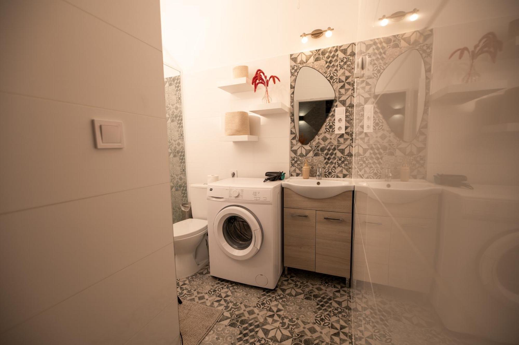 Apartamento Danube Dwelling Rozsa 99 *