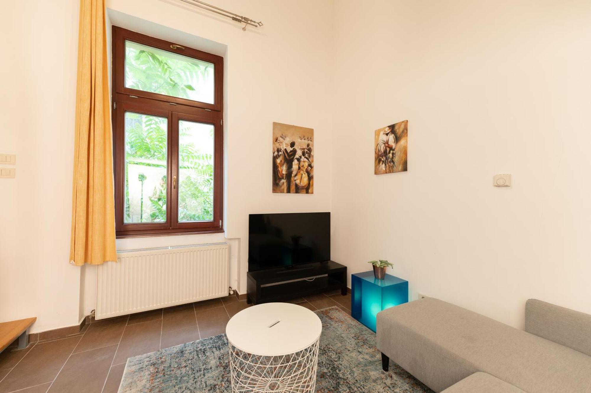 Danube Dwelling Akacfa 41