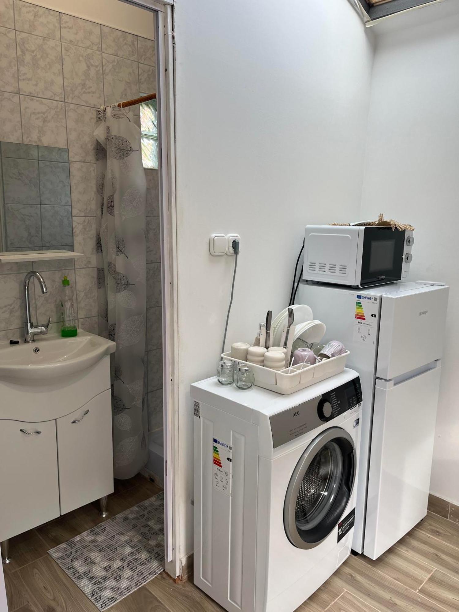 Appartement With Rose Garden & Free Parking *