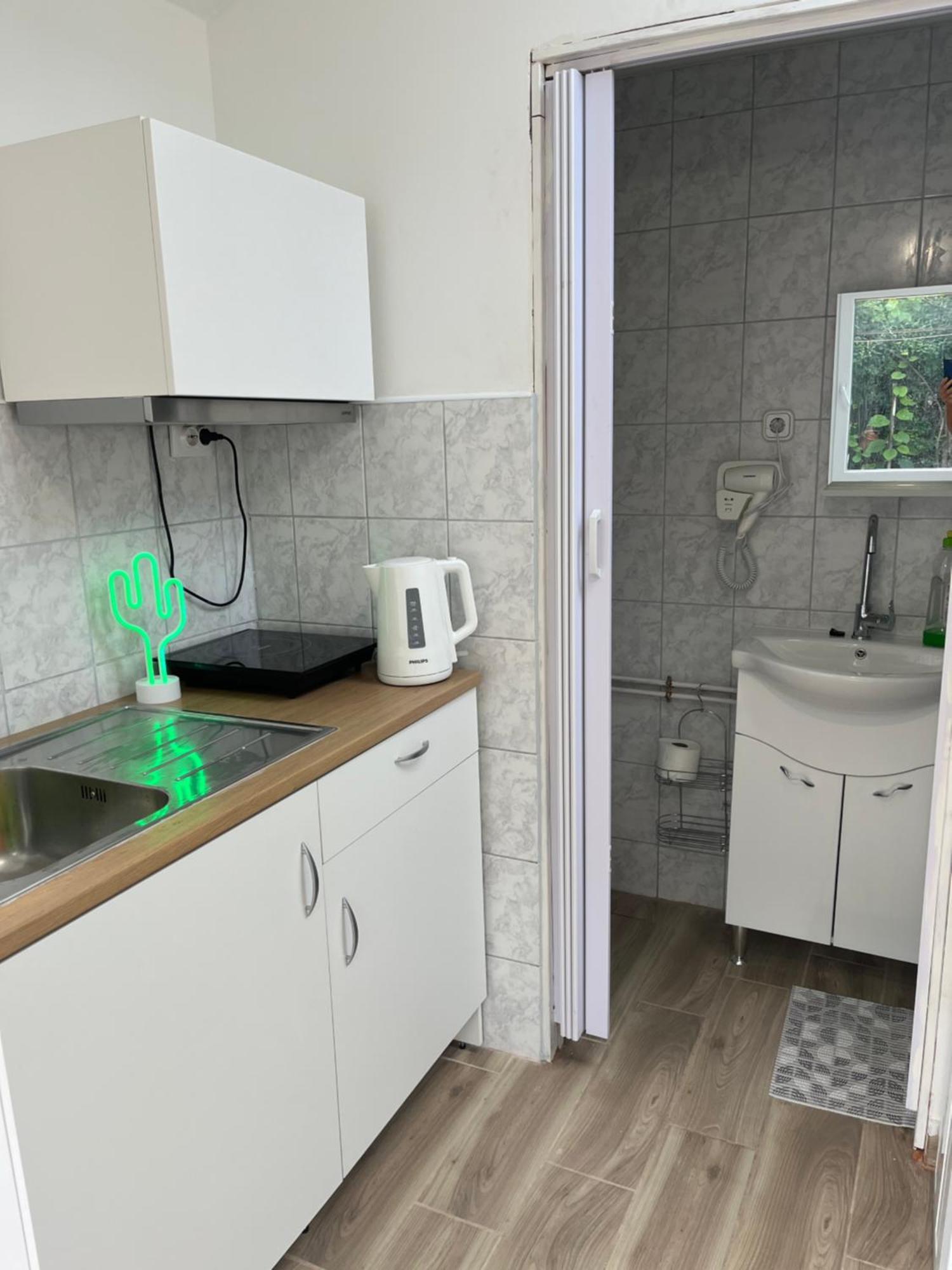 Appartement With Rose Garden & Free Parking Boedapest