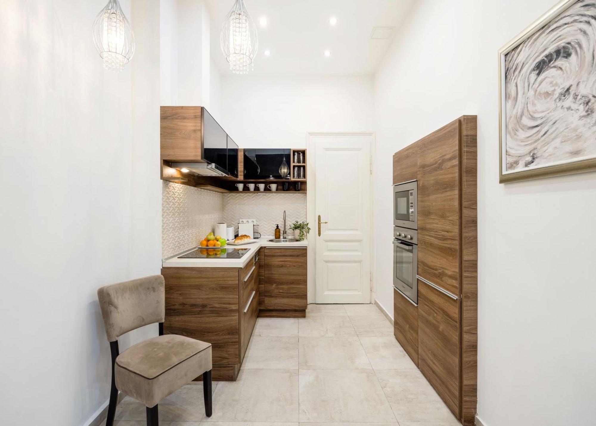 Discover Your Retreat-walk To Parliament Apartment