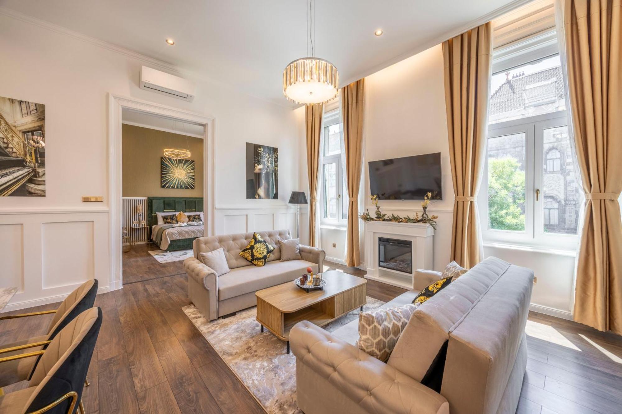 High-end Luxurious Quentin In The Heart Of Appartamento Budapest
