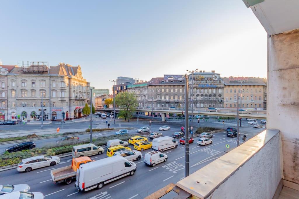 B20 Keleti Sunrise Panoramic Apartmán *
