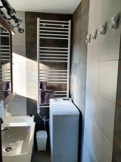 Violet Apartment, Cute Place Near Corvin Plaza, With Ac Apartmán