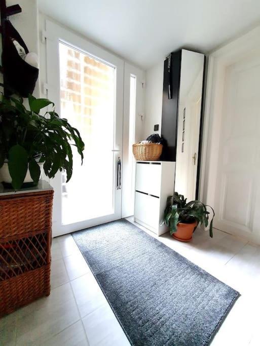 Violet Apartment, Cute Place Near Corvin Plaza, With Ac Apartmán