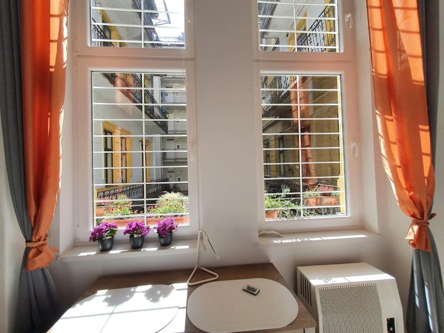 Apartment Violet Apartment, Cute Place Near Corvin Plaza, With Ac