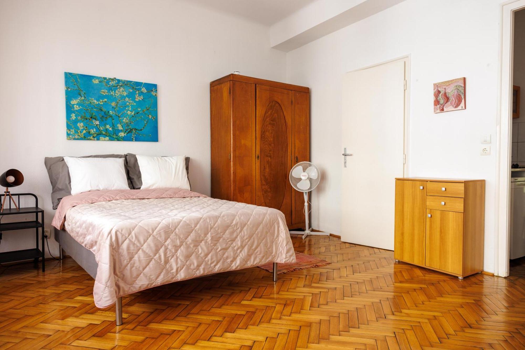 Apartment With Terrace In Heart Of The *