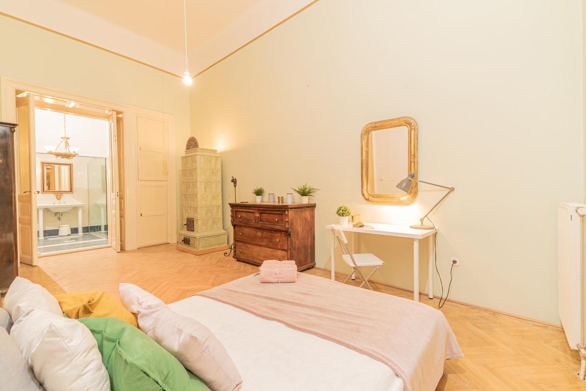 Apartamento Cozy In The Heart Of Budapest, 5 Bedrooms Budapest