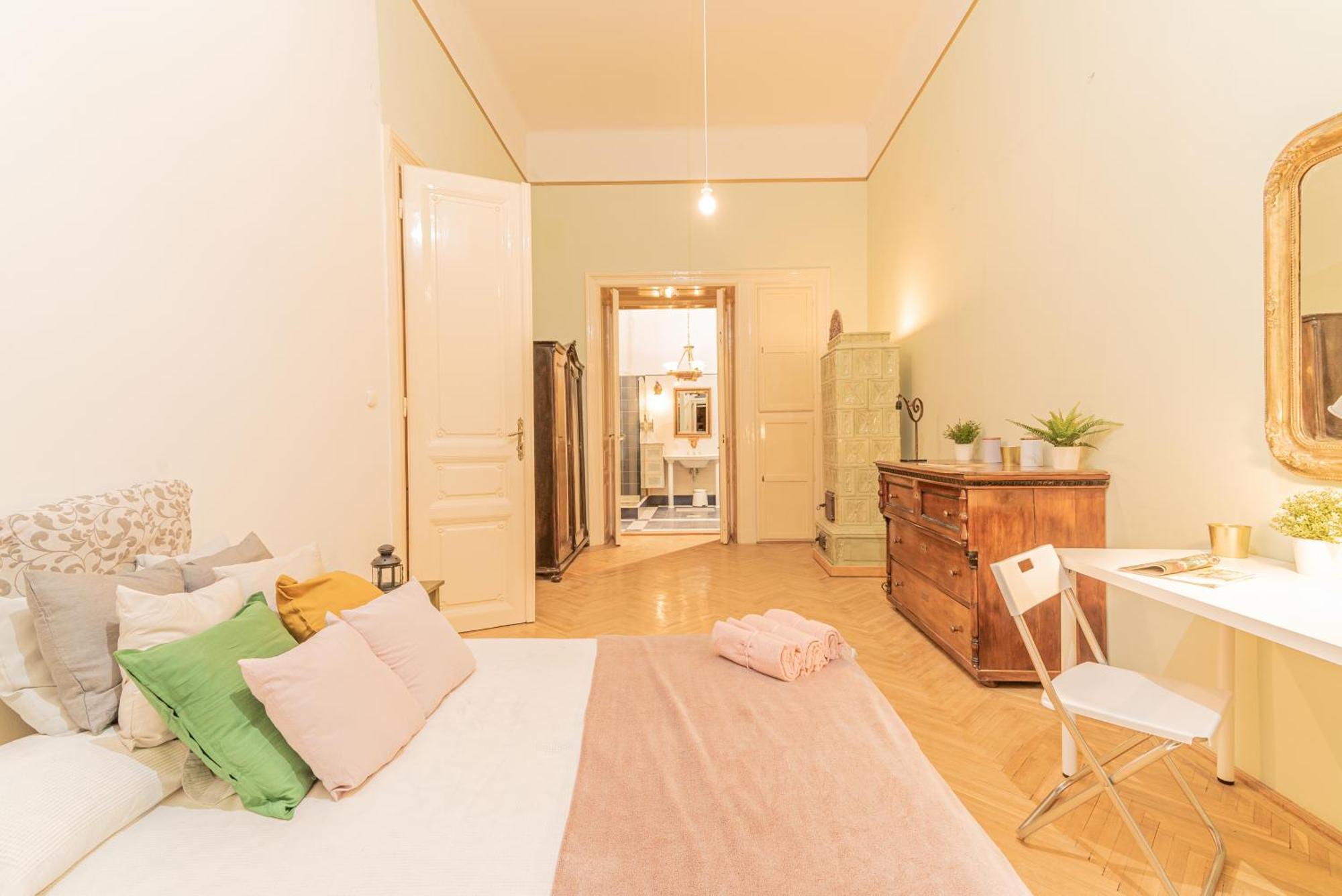 Cozy In The Heart Of Budapest, 5 Bedrooms Apartamento