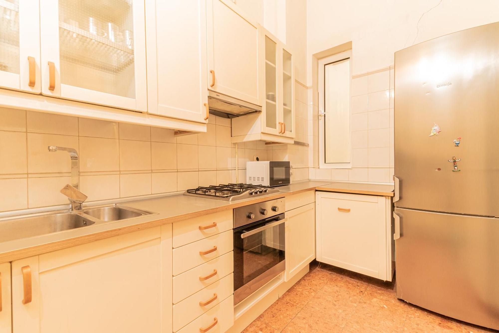 Cozy In The Heart Of Budapest, 5 Bedrooms *