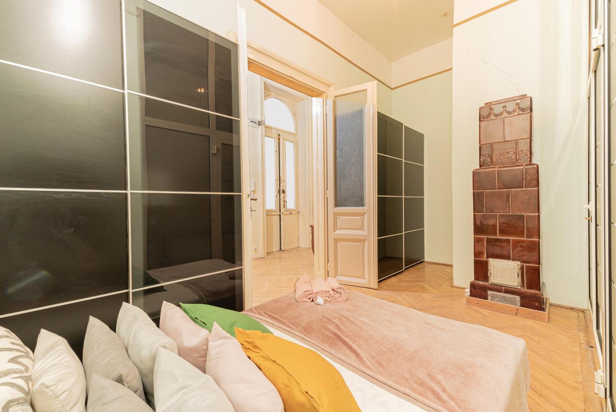Cozy In The Heart Of Budapest, 5 Bedrooms Apartamento *