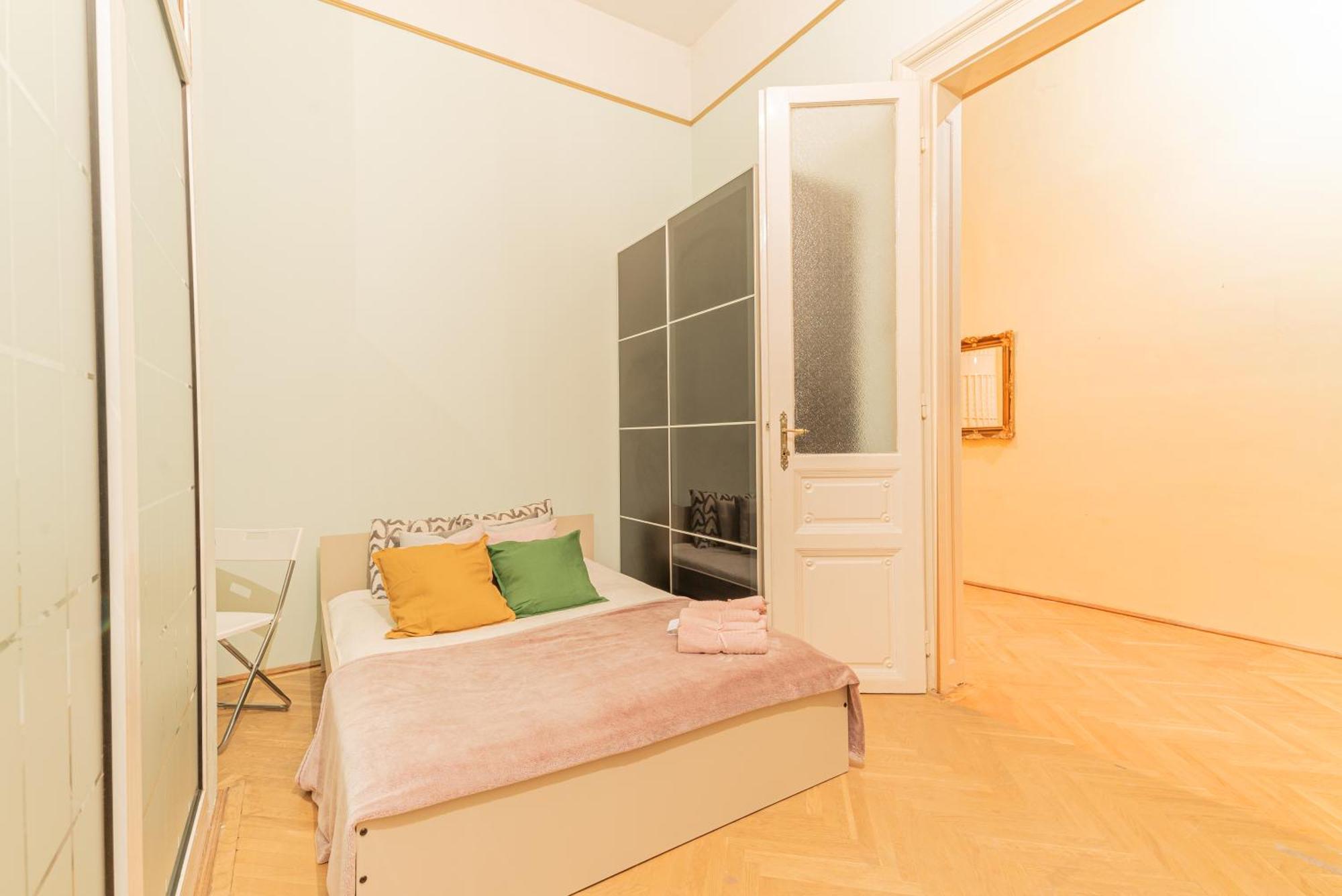 Cozy In The Heart Of Budapest, 5 Bedrooms