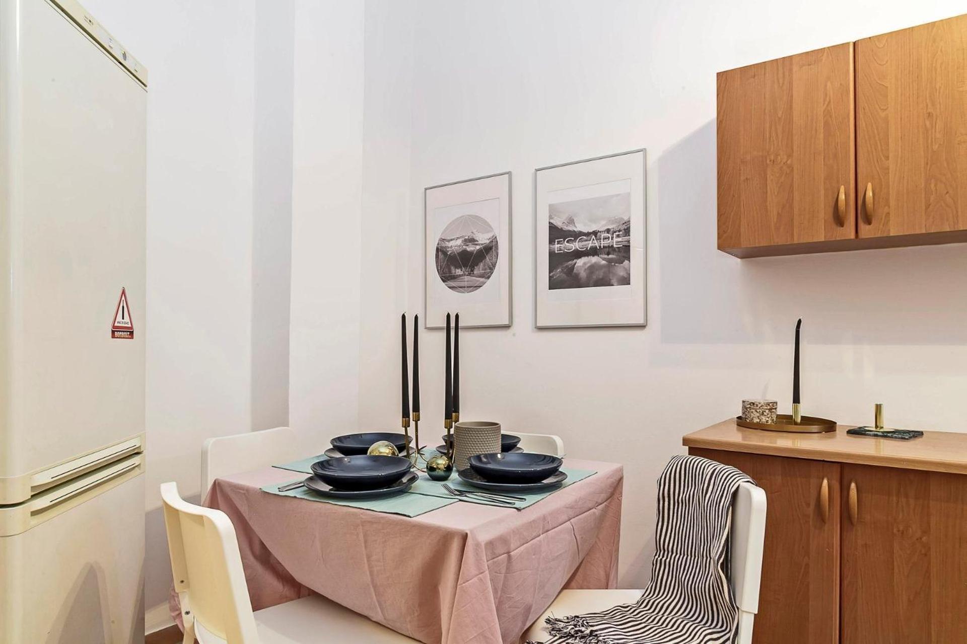 Cozy 4 Bedroom Overlooking The Basilica Appartamento Budapest