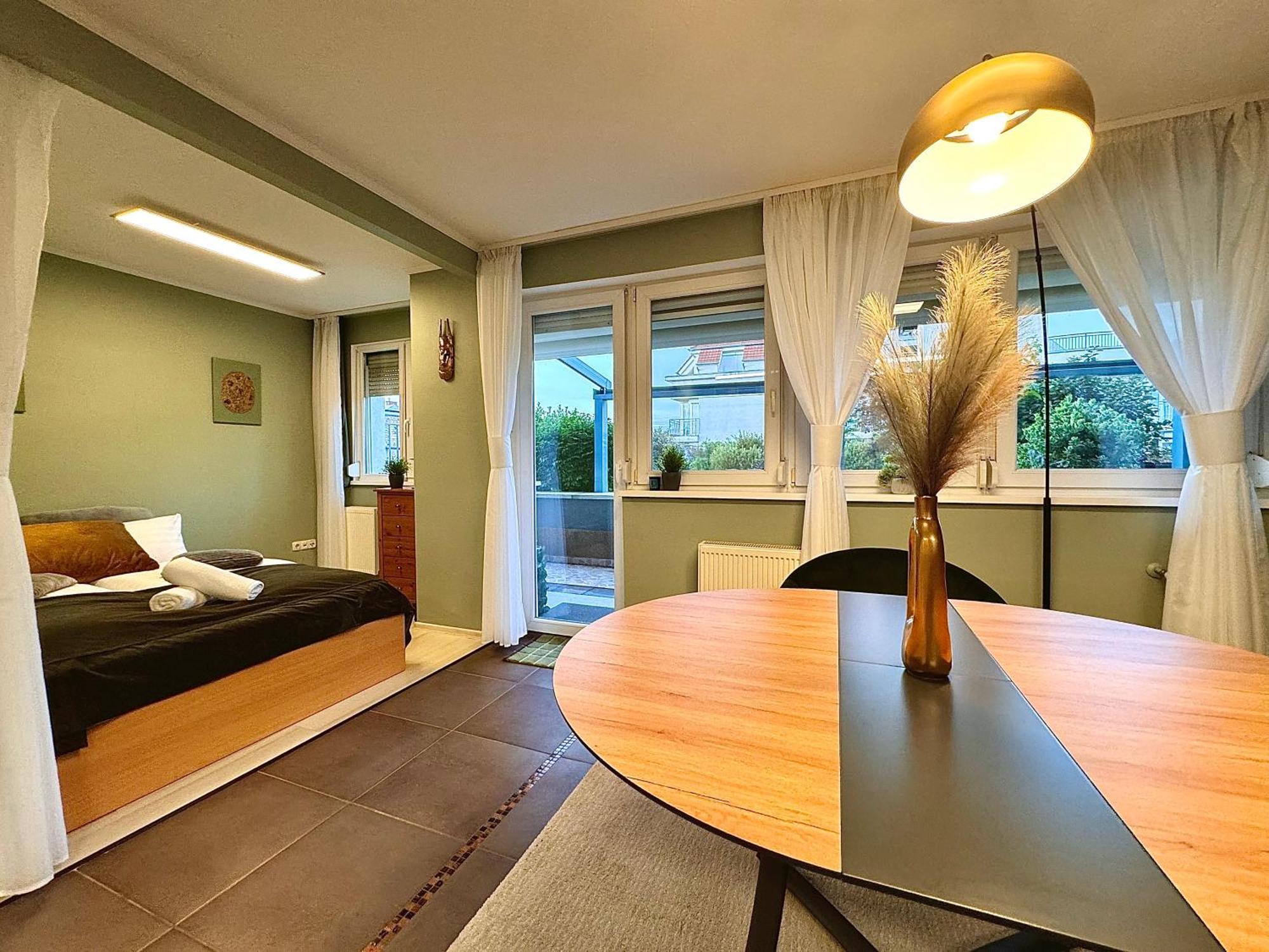 Private Rooftop Terrace - Sunny Retreat Appartement