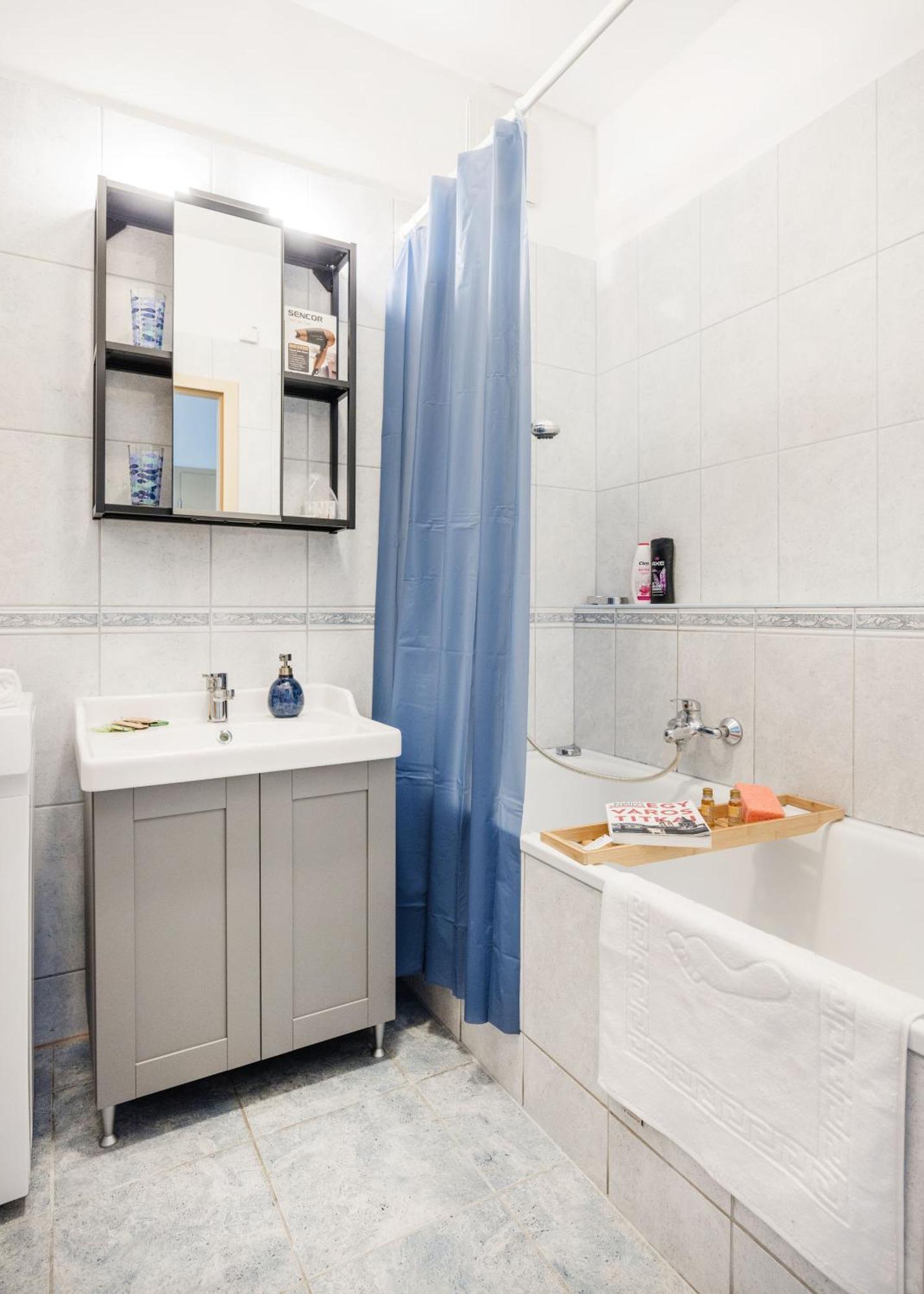 Modern Two-bedroom With Free Parking *