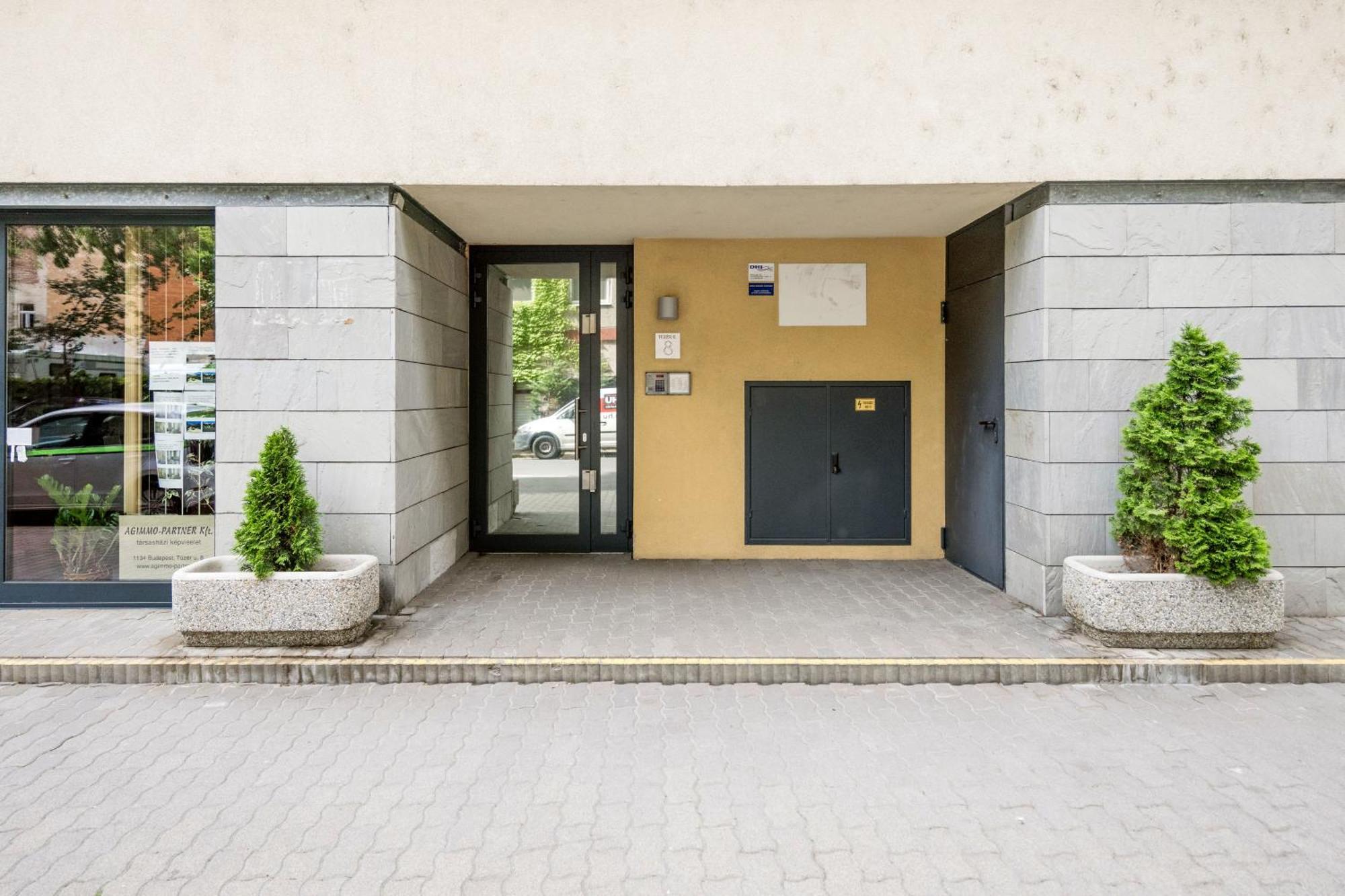Apartamento Modern Two-bedroom With Free Parking *