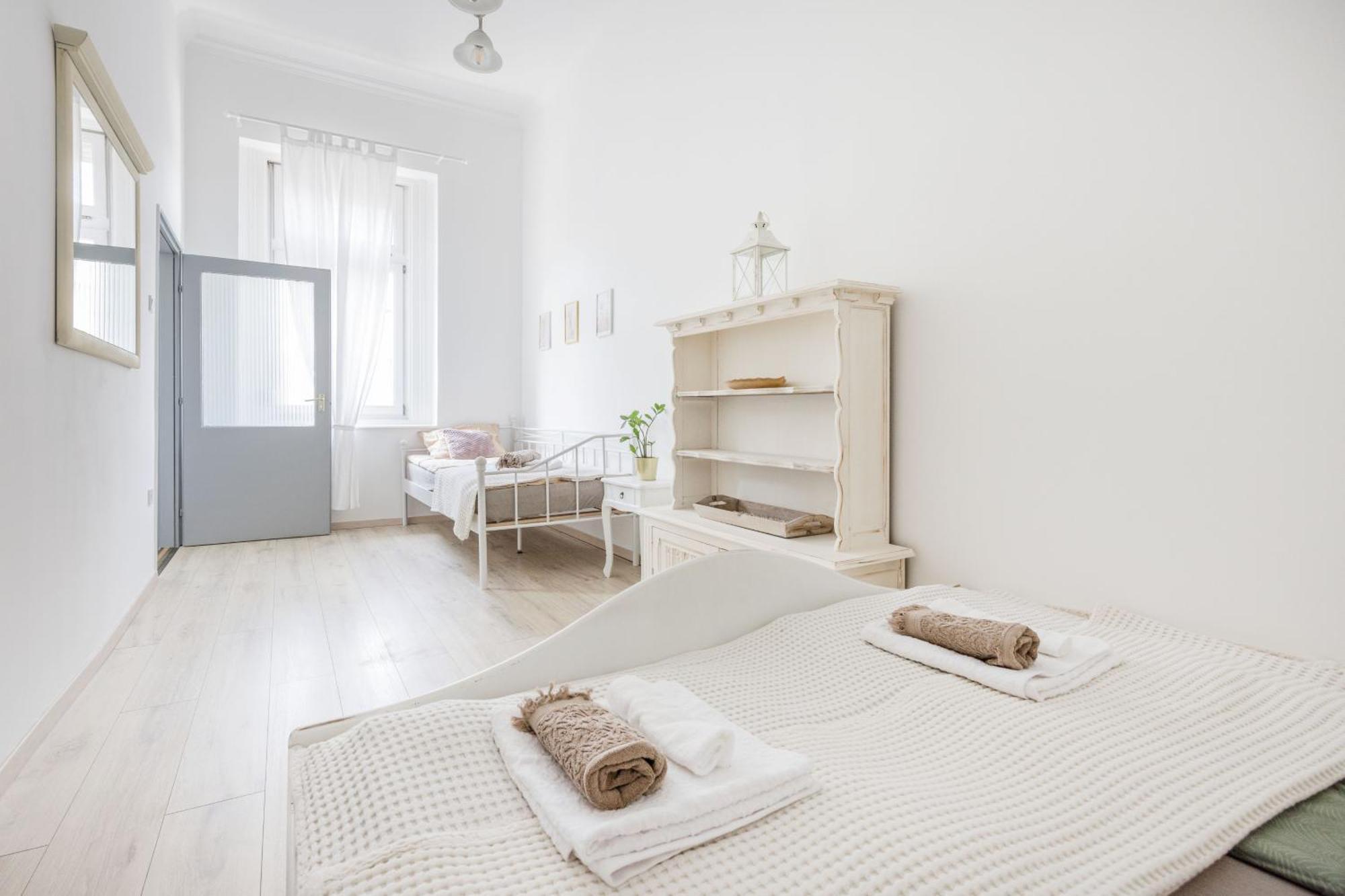 Apartamento A Touch Of Provence And Pastels In The Centre