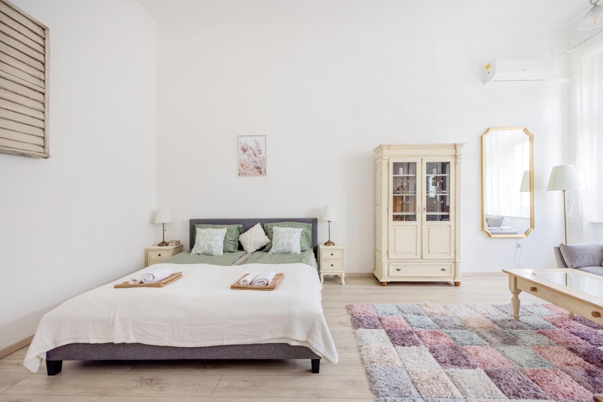 A Touch Of Provence And Pastels In The Centre Budapest