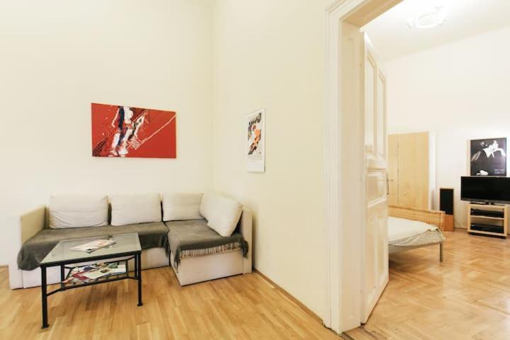 Center Of The City, - It's Only Yours, With Two Bedrooms, 1 Price For 3 Apartmán