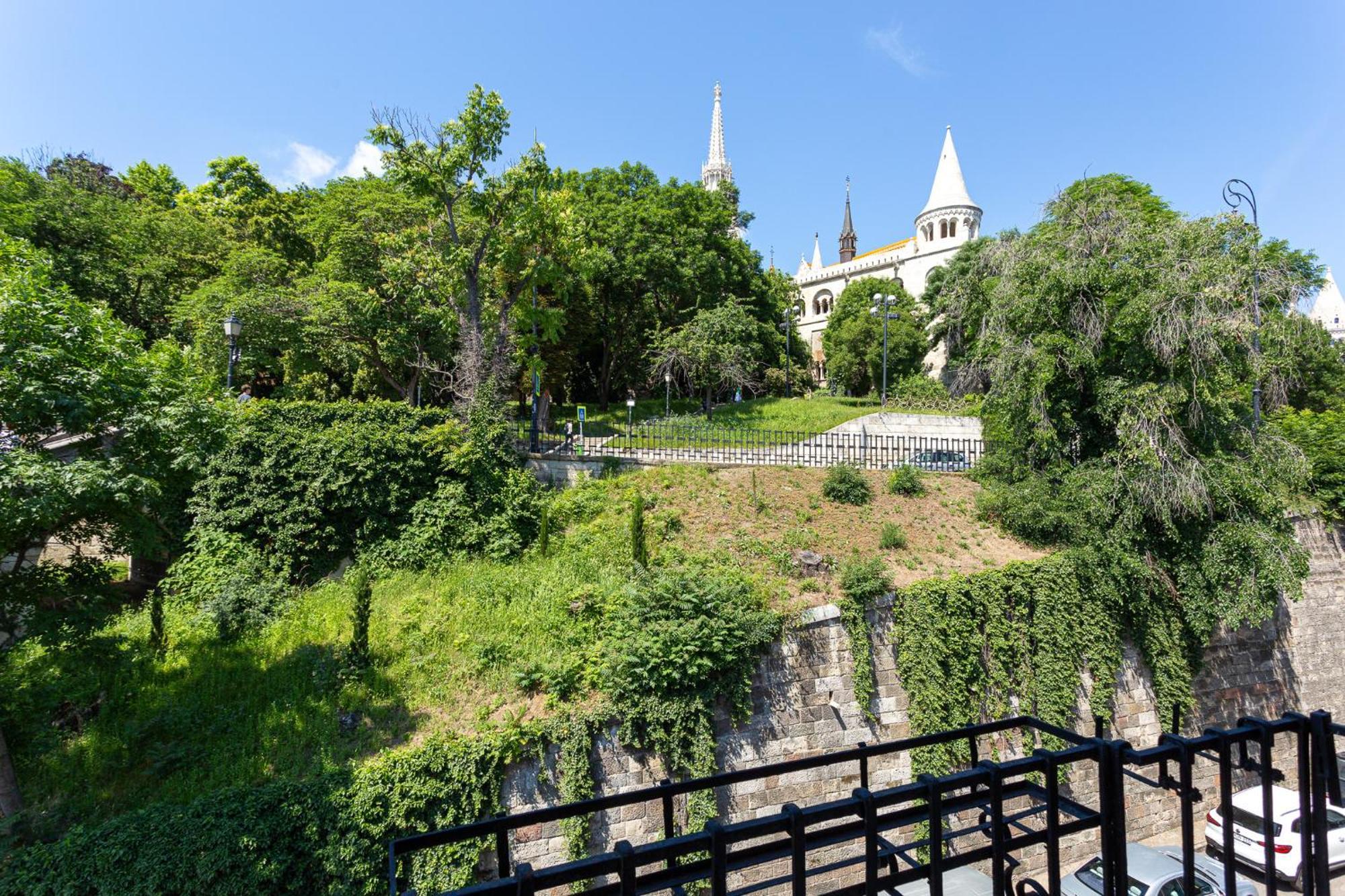 Serpentine At Buda Castle * Budapešť