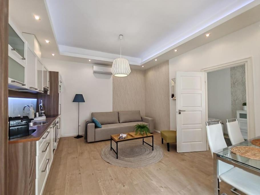 Apartamento Basilica With 2 Bedr Budapest