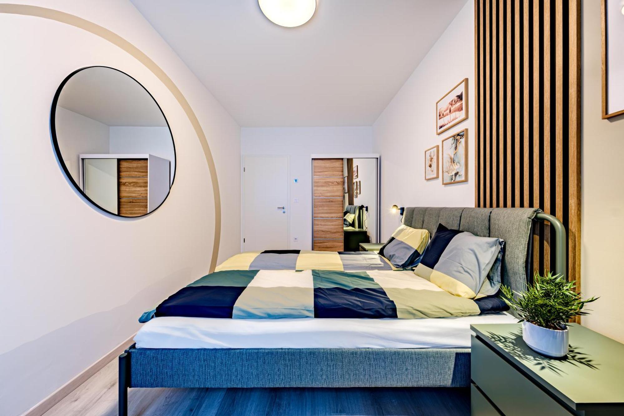 Design Near Park With Free Parking Apartment