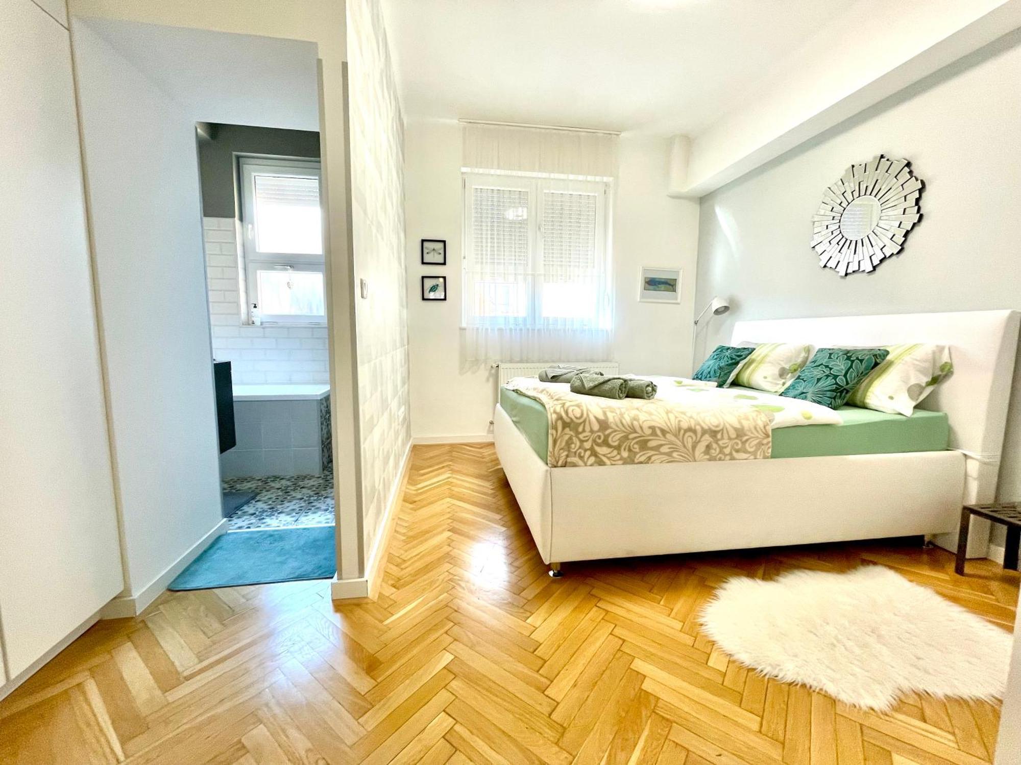 Mint Pearl 3 2 Bathrooms At Kalvin Square Apartmán Budapest