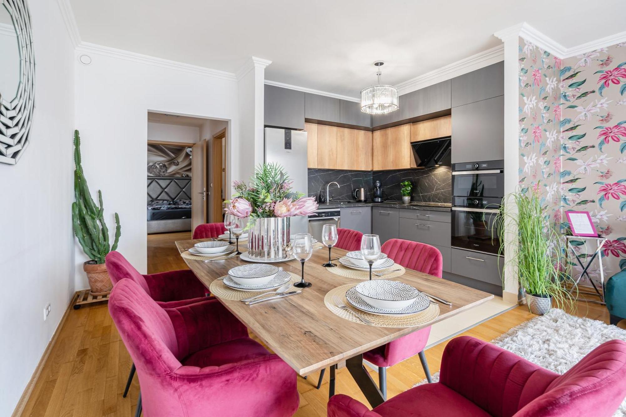Penthouse Three Bedrooms, Three Balconies With Free Parking In Kiraly Street Apartment Budapest