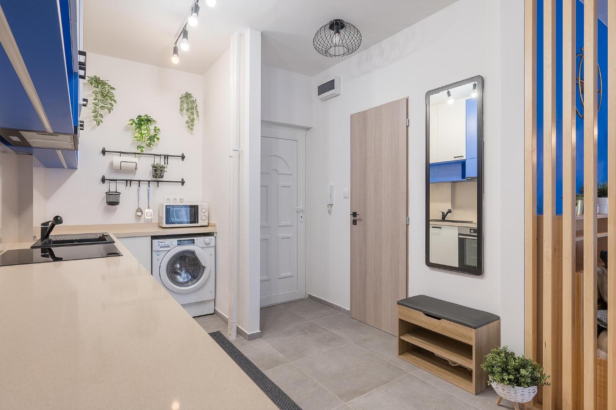 Newly Renovated!!! - Modern 10 Minutes From The Grand Boulevard Apartamento