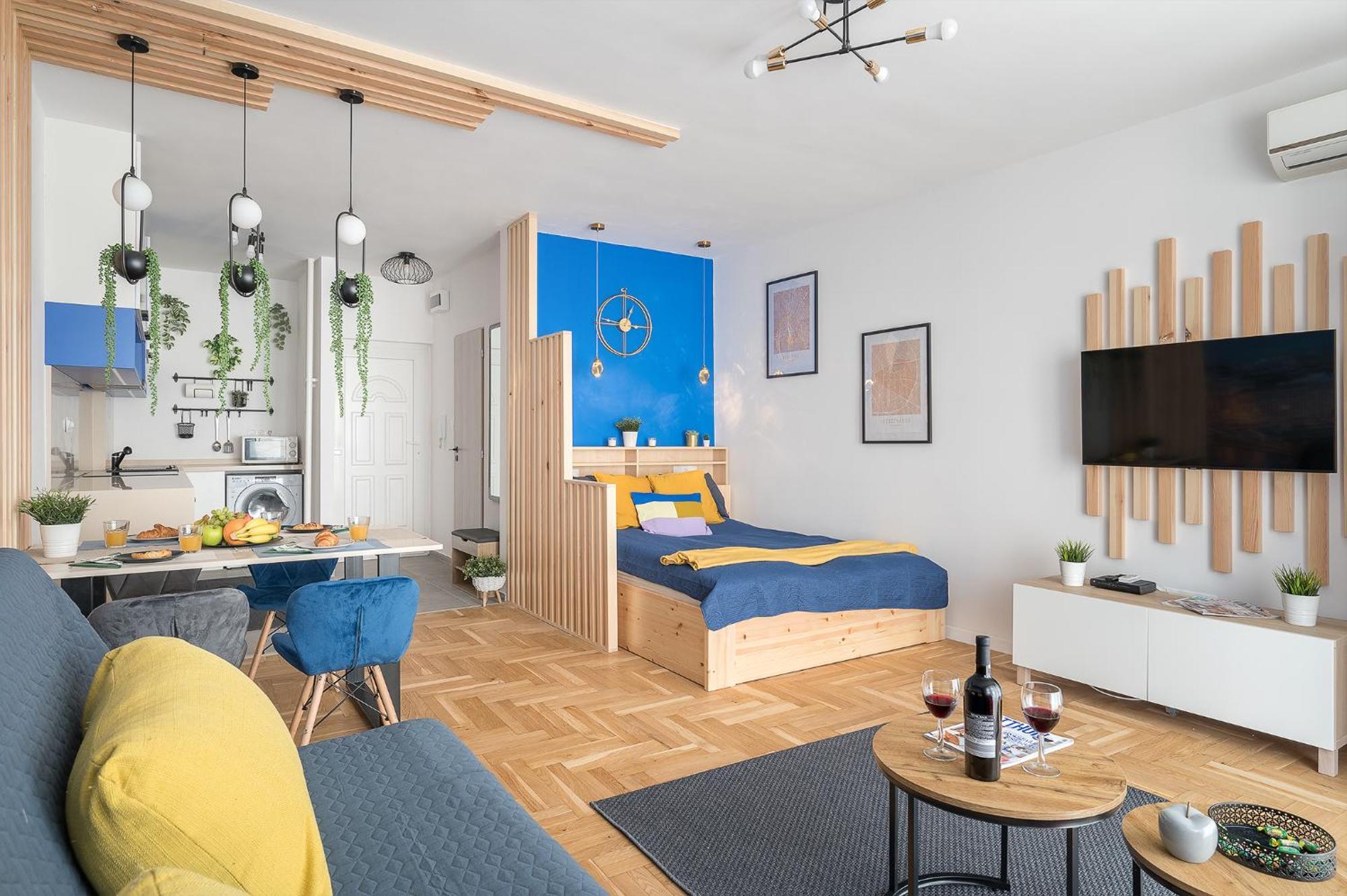 Newly Renovated!!! - Modern 10 Minutes From The Grand Boulevard *