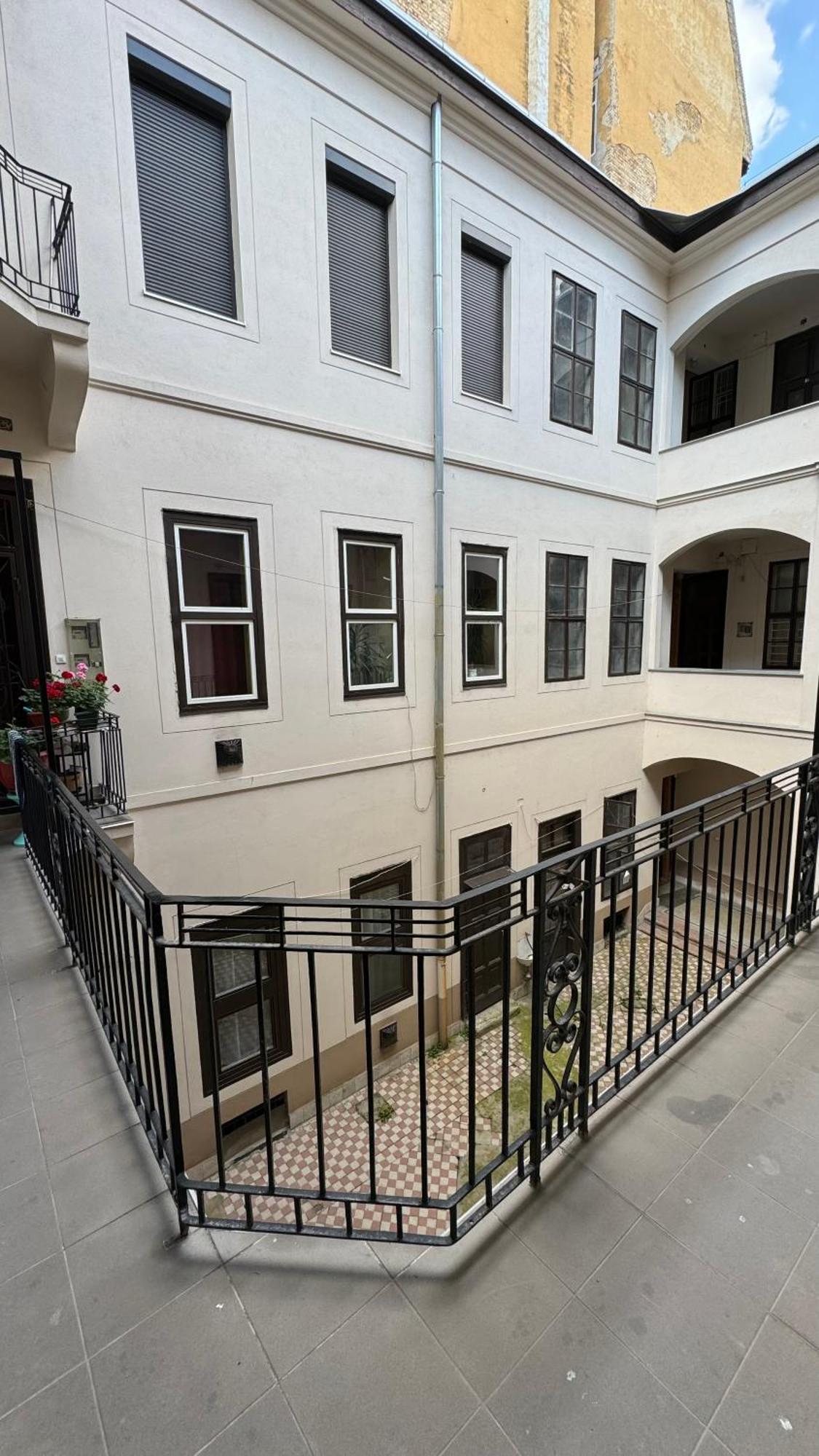 The 5-bedroom Downtown * Boedapest