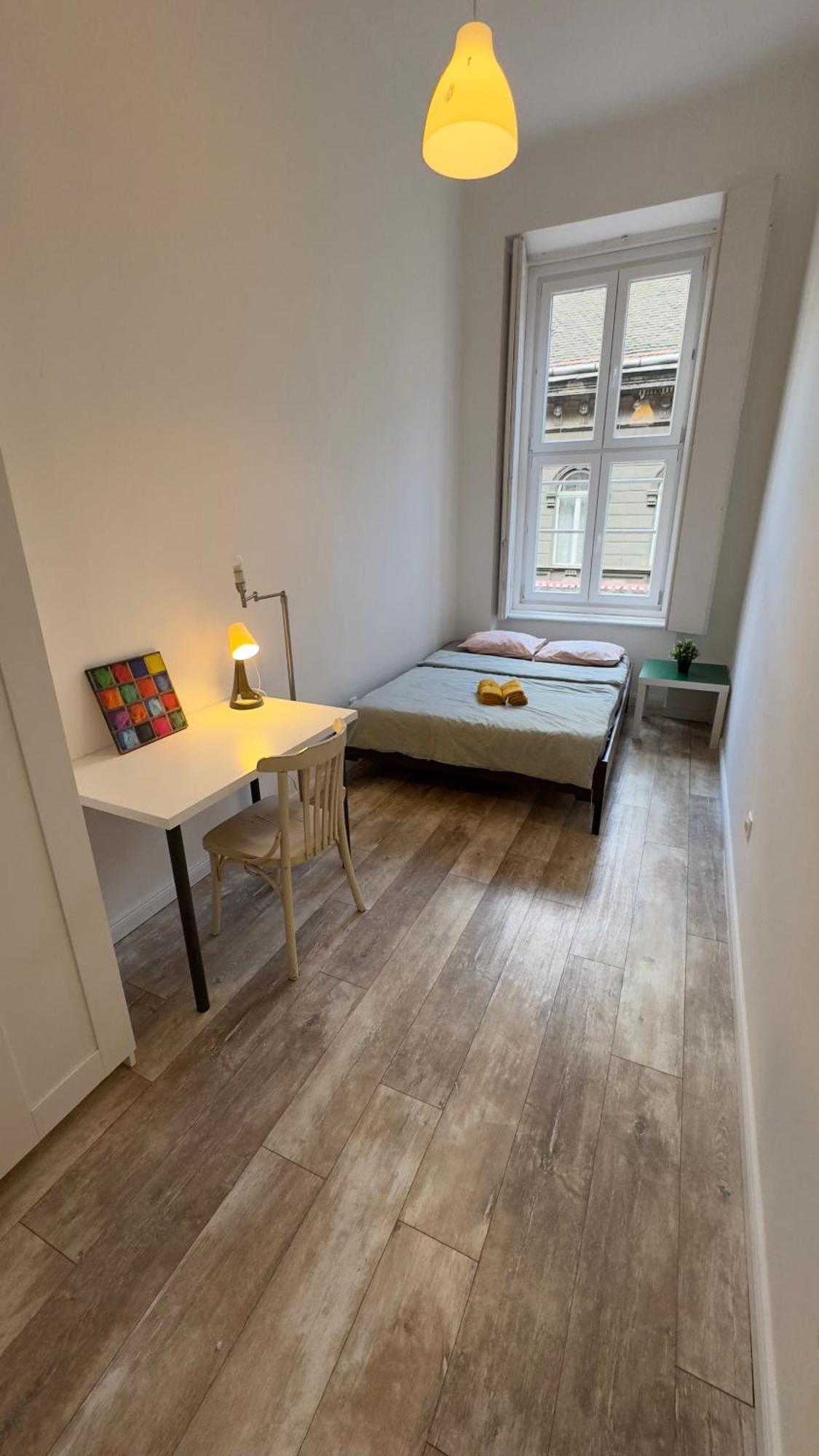 The 5-bedroom Downtown Appartement