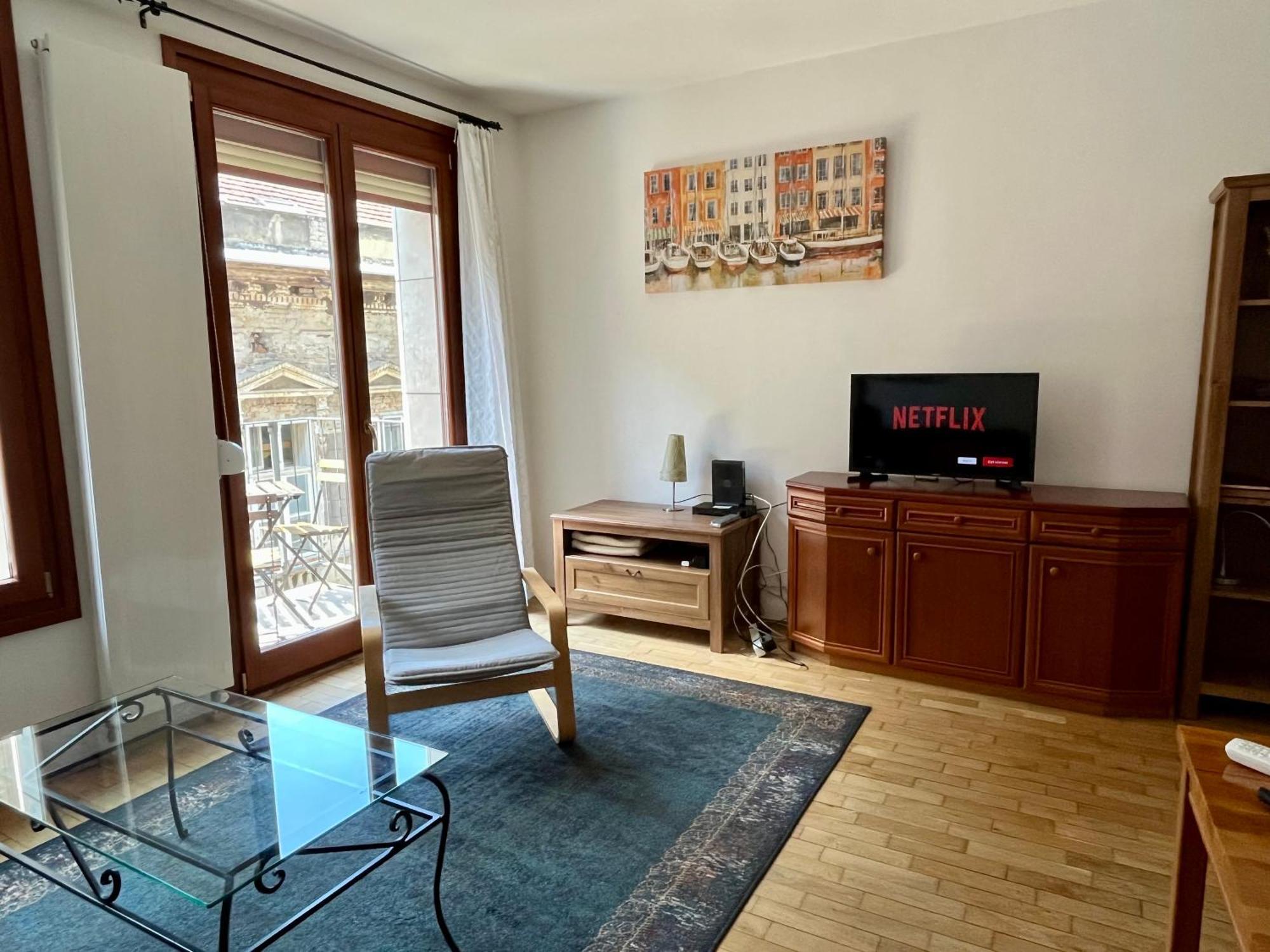 The Door Apartment