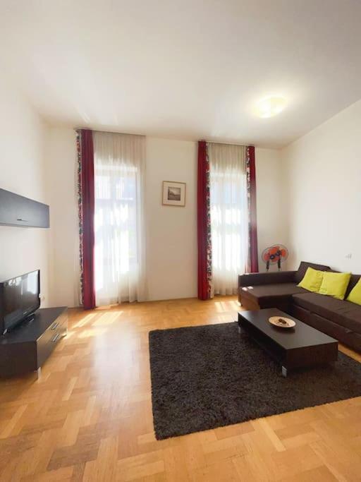 Appartement Spacious In A Vibrant Center *
