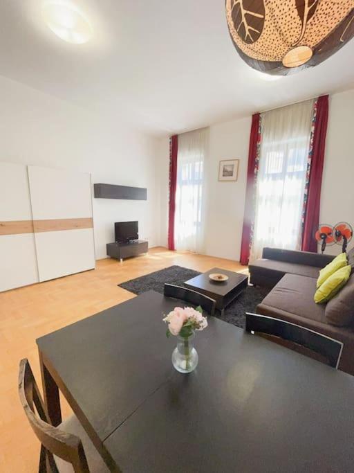 Appartement Spacious In A Vibrant Center *