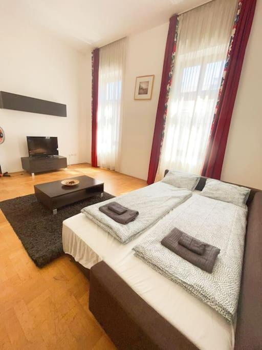 Spacious In A Vibrant Center * Budapest