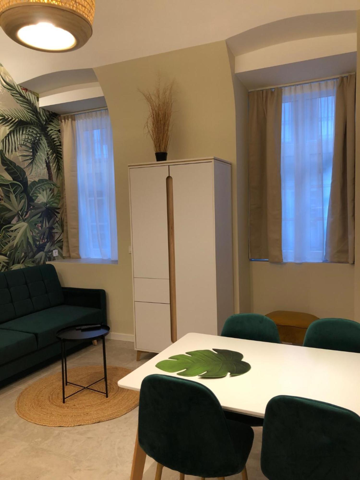 In Iv. * Budapest